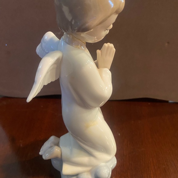 NAO PORCELAIN FIGURE - Picture 4 of 7